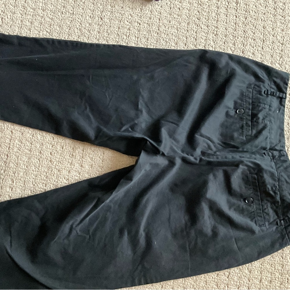 Black size 16 Capri pants